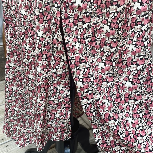 NWT- Lush Black Coral Ditsy Midi Skirt ~ Hi-Lo Hem ~ Front Slit Size M - Picture 3 of 13